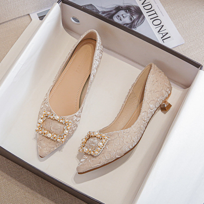 Ivory Textured Satin Pointed T - Kitten Heel Women 评论和价格